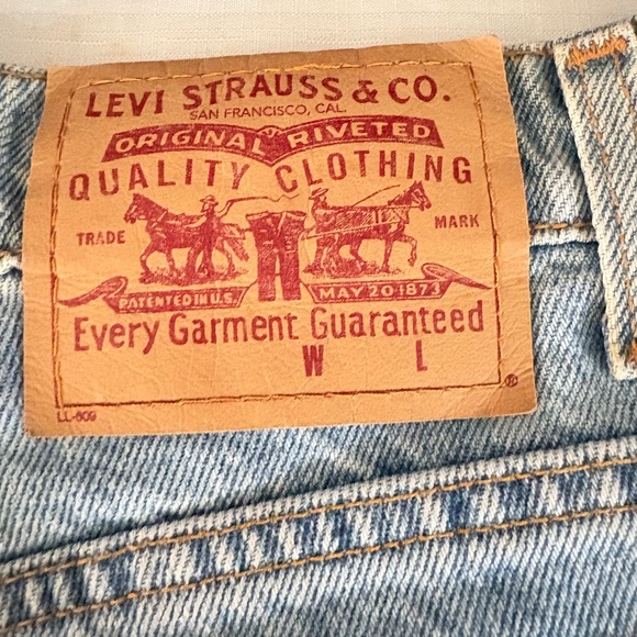 Vintage Levi’s Classic Light Wash Denim Shorts Size 5 - Picture 4 of 5